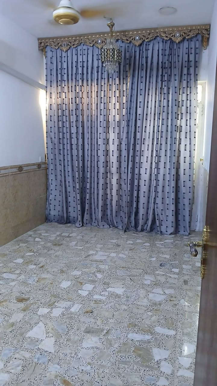 نصف قطعه للبيع شرگ بناء حديث مدينه الصدر ق ٣١ مقابيل جامع الحكمه مكلف بنشر رقم *********** أبو علي
