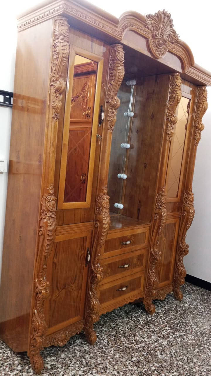 سلام عليكم غرفة اخشاب عراقي للبيع بسبب ضيق المكان للتواصل ***********
