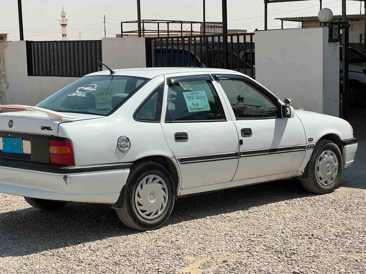 السلام عليكم 
للبيع اوبل فكترا حجم ٢٠ محرك وكير شرط اربع تواير جديد سياره حلوه ونضيفه احلى من الصوره ما تصرف عليه شي مالت بيت السعر ٣٨ وبه مجال وكابون موجود السياره مكانه ناحية ربيعه قرية عوينات .. *********** واتساب و اتصال
