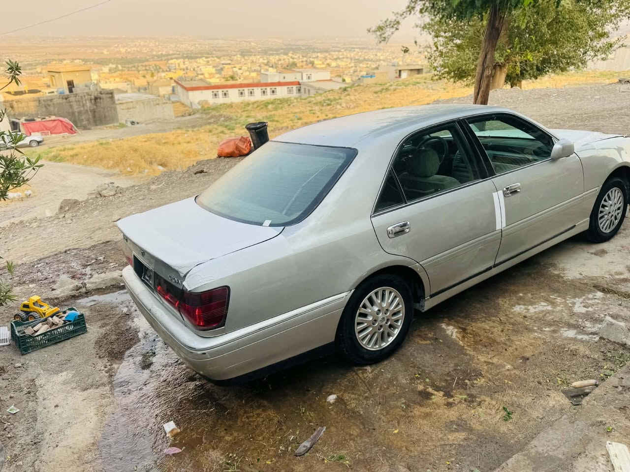 مەلیک گەورەD4 سە یارە کە بە س موسسس دە عمی نیە مۆدێل ٢٠٠١ هەر ٤ تایە ی لۆکە گيڕ و مە کینەی بشەرت دووکەڵی نیە ڕۆن لێ چونی نیە ٣ دوگمەیە سعری ٣٥$گەڵا قوفڵ شوێن سلێمانی *********** یە ک چە مە لە خی بۆیاخە بێ ناوگرتن
