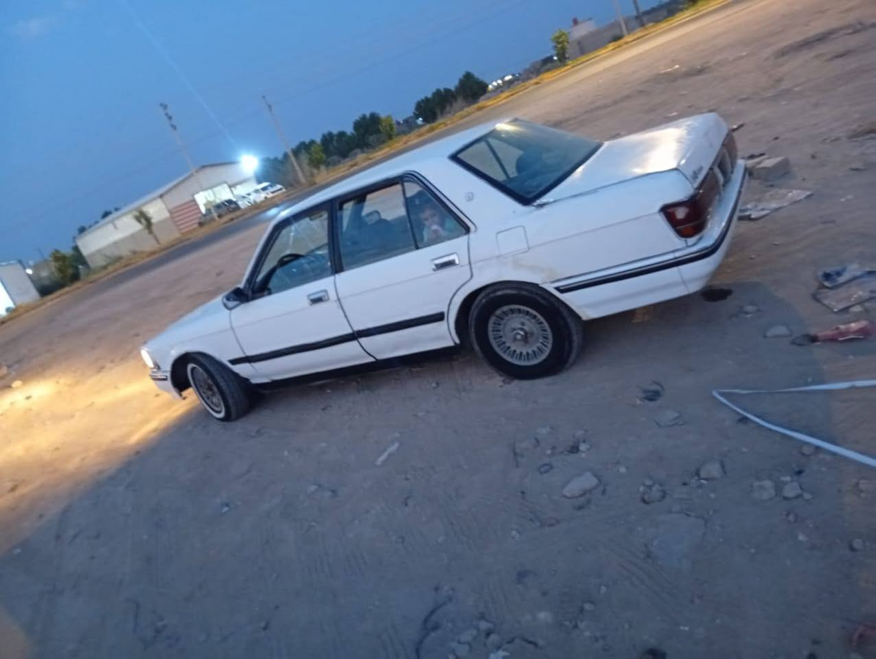 سلام عليكم البيع سيدان موديل 91 مكينه فيفيتي حلو وكير بس بك ما يرجع مداور ثاني يوم وكهربايات شغاله كله حداديه حلوه سعر 16بيه مجال للشراي[[[***********]]]
