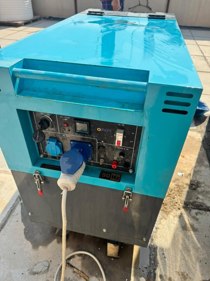 سلام عليكم
مولد توبور 5kv تنطي ٢٠ امبير نظيفه ومستخدمه قليل 
باتري جديد قبل سبوعين شديته 
مكانها بالبصرة 

السعر ٨٥٠ وبيها مجال للشراي

***********
