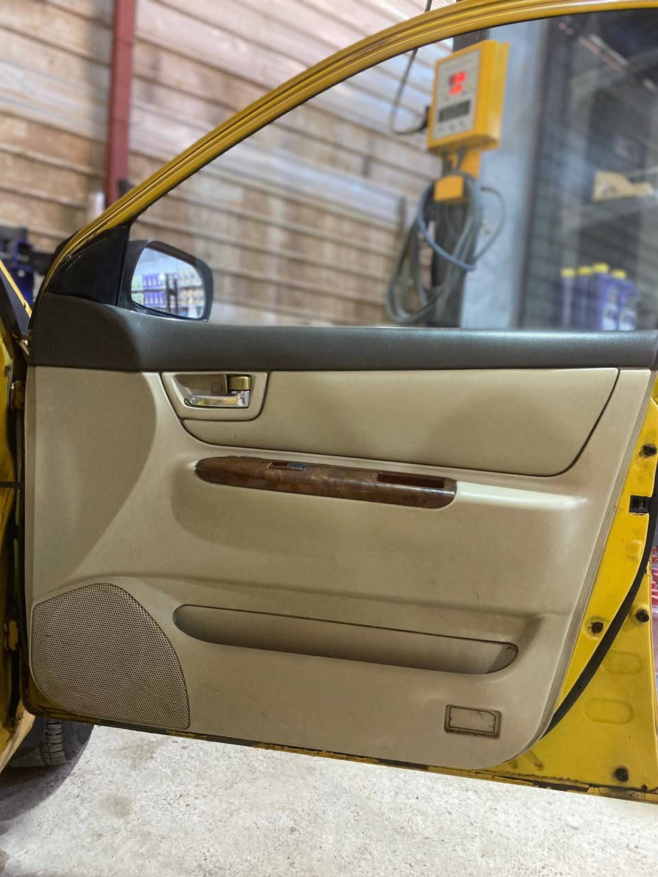 سياره للبيع BYD F3 2011رقم بغداد 
مكينه كير بلادي كير اتوماتيك ابيع كوم حديد أتعهد فقط بتحويل هيئه غرامات صفر سياره شغاله
سعر 27
 عنوان بصره زبير 
***********
***********
