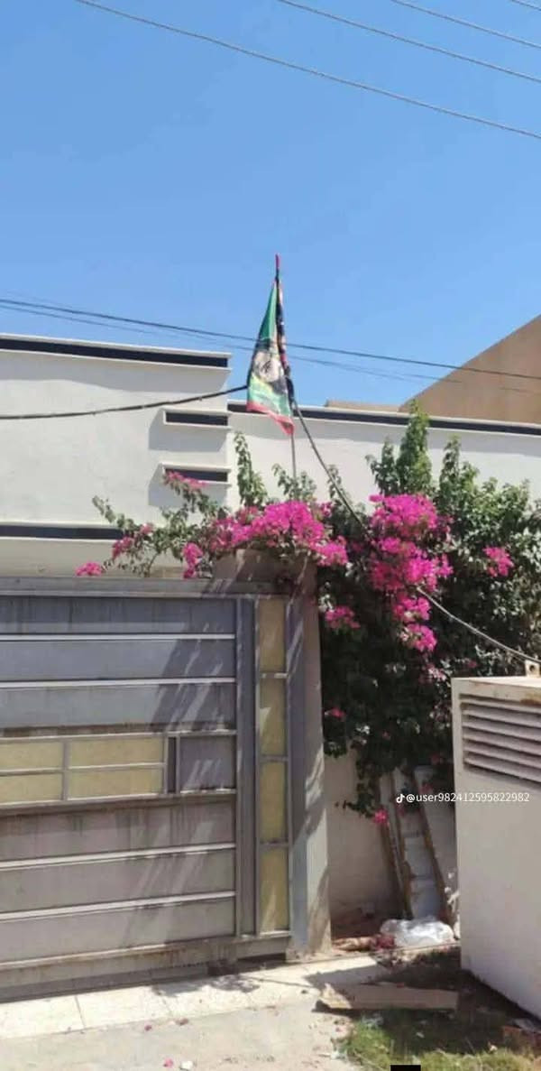 يا الله عرضنا لهذا اليوم للبيع بيت طابو صرف   مساحه 200  متر 
 طابق واحد يحتوي على غرفتين 

سعره 200    وبيه مجال جدا بسيط 

 الموقع  بابل  شارع السلام قريب جدا على كراج الموحد 

للاستفسار الاتصال على الرقم ***********

نص مكتوب في الصور:
- @user982412595822982
