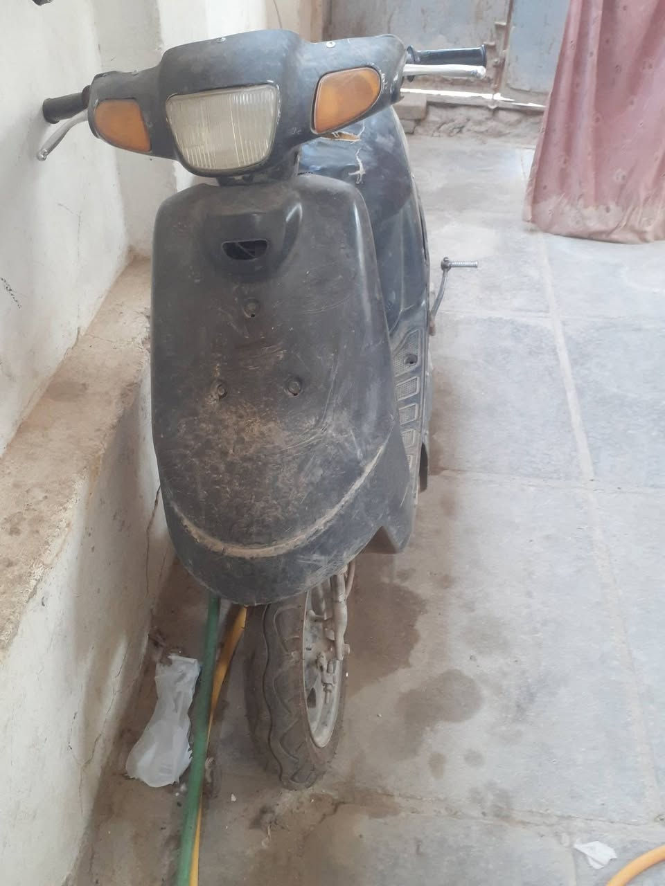 السلام عليكم دراجه شوفت عينك كلش بيه جديد والله قبل شهر ونص اني مجفته بس الهندر طاك من جوه ابيع جوم حديد والله هذا مو سعره اليحب يتراسل على هاي الصفحه 
او هذا رقم الموبايل ***********
