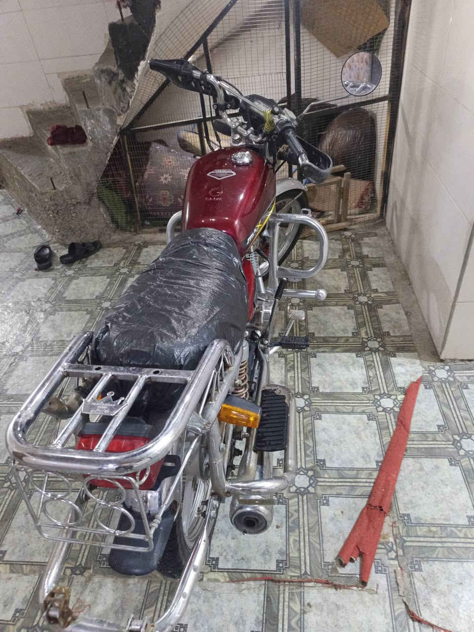 سلام وعليكم دراجه ايرانيه سيفان خمسه كير دراجه جديده كلش فول كهربائيات كلها شغاله مكينه لا تدخين ولا تنقيص أوراق مديل 2018الدراجه فول بيها بس السلف مرات تشتغل سلف أو مرات لا السعر 500او بيها مجال قليل مكاني بغداد حي اور***********

