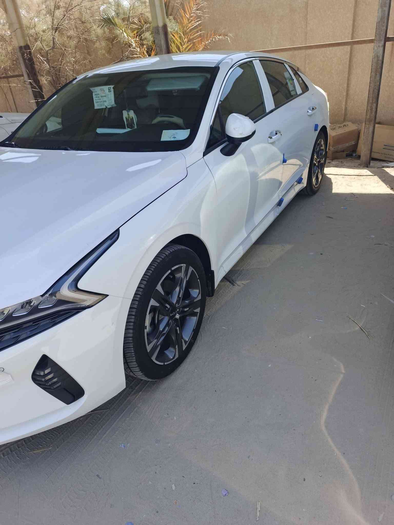 السلام عليكم ورحمة
كيا كي فايف 22

خليجي 
المحرك : 2000 

 المواصفات
دخول ذكي(بصمة) +تشغيل عن بعد
شاشة اصلية +كاميرا +حساسات
المصابيح الامامية زنون+LED
المصابيح الخلفية LED
مقاعد كهرباء
اوتو هولد
محدد سرعة
فول تحكم ستيرن
مري كهرباء
 المواصفات المعروفه خليجي
رقم بغداد جديد تحويل ثاني يوم
‏السعر  خاص
اي اسفستار رقم***********
