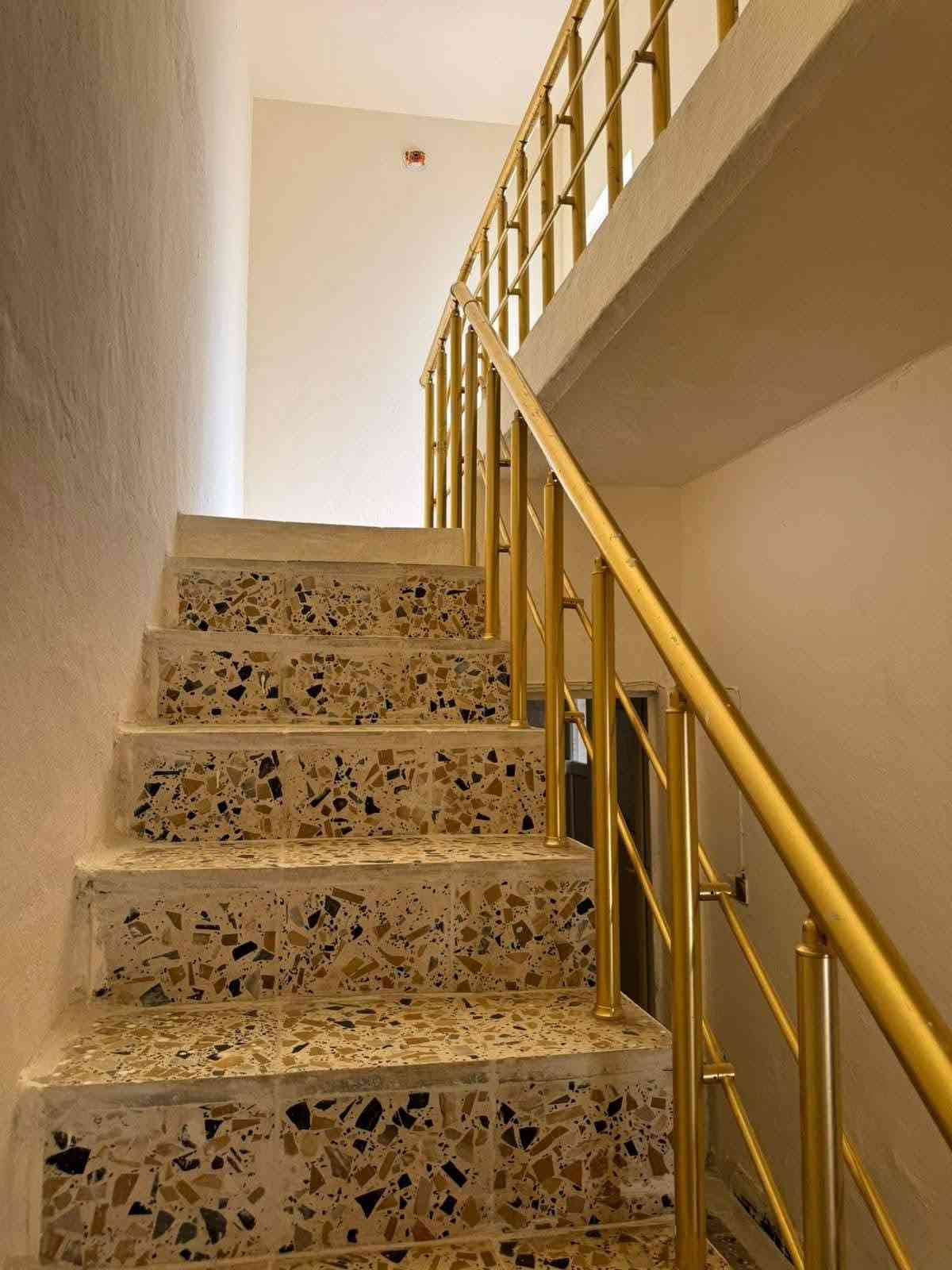 🏡 #دار #للأيــــــــــجار  تجاري يصلح صالون عياده الدكتور على الشارع مباشره او سكن عائله صغيره 
​ #تابع #الصفحه وشاهد جميع العروض الدور الجديده داخـــل الصفحه 
​ الموقع: الحلة //  بل بكرالي الاولى مقابل التجاري 
​العدد​ غرفة نوم  2   //  ​صالة   //   هول.   // مطبخ     //مجمع صحي   //    وطارمـه

​#نــــستــقــبل #جميـــــــــع #عــــــروض #كـم #العــــقـاريـــه 💰 السعر:    375   // عبر واتساب فقط 
​📞 للتواصل والاستفسار: مكتب علي التميمي العقارات     ***********    عليه واتساب فقط 
​#دار_للايجار #دار_للبيع #عقارات_بابل #الحلة_العراق //ملاحظه الرابط الواتساب داخل الصفحه
