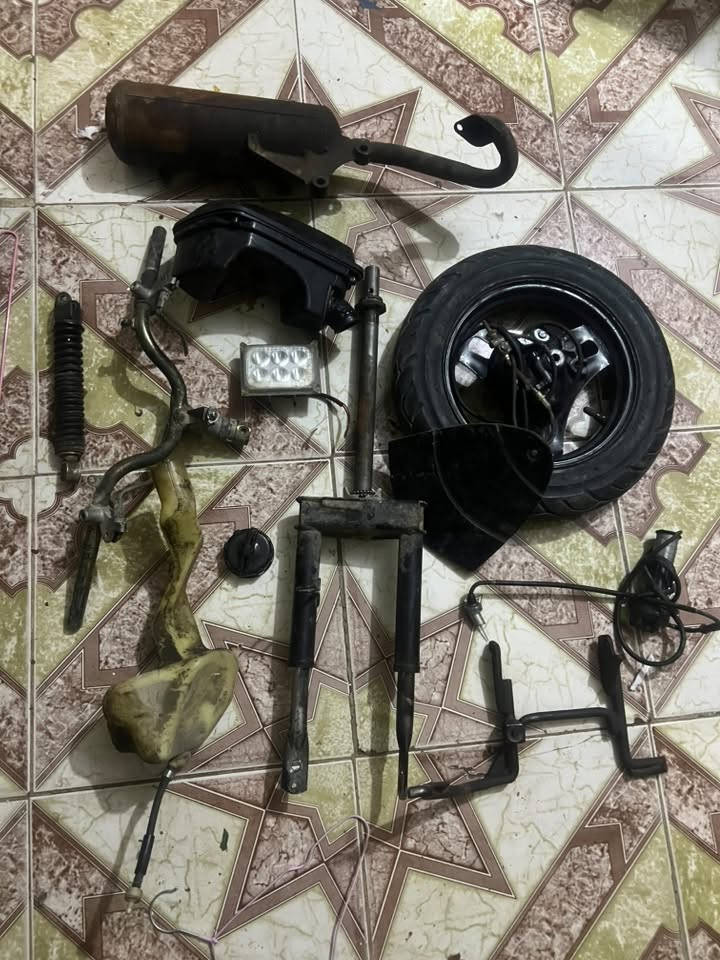 سلام عليكم متاح غراض دراجه ساسوكي تاير ويل كفارت شوته عقل دبلات صدر ودبلاته الكادم دبلات خلفي سكليتر بانزين ستان صالنصه الايت باتري ضفيره تفصيخ كله كدام عينك متواجد واتساب رقمي *********** مكاني المجر الكبير
