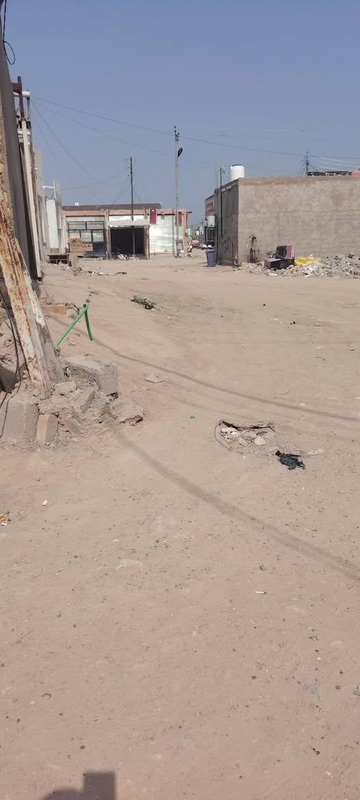 بيت للبيع زراعي ٢٥.  م100مربع بي غرفة النوم وصالة ومطبخ واستقبال وتخاريج بناء بلوك وعكادة سقوف ثانوية وفرشي كامل البيت مكانة مقابل ملحق قرية الغدير عامود ٣٢١ بنص المنطقة مقابل أسواق العهد خلف السوك السعر 21وبي مجال بصيط مباشرة *********** بي وتساب
