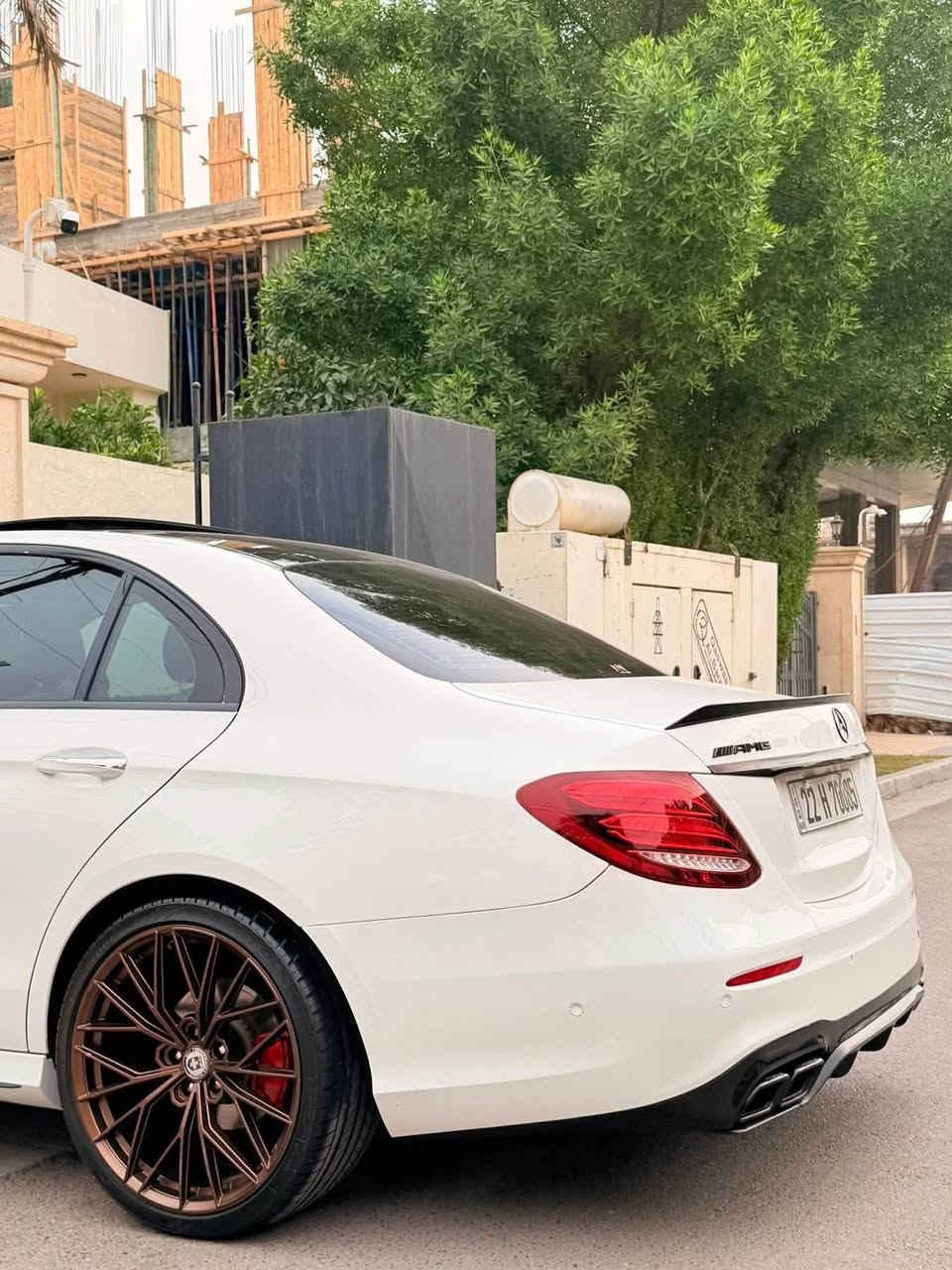 سلام عليكم من رخصة الادمن
بيع او مراوس
E350 موديل 2020 

مغلفة PPF طافي بالكامل 

ويل HR 

كتe 63Sبالكامل 

مواصفات السيارة :

داخل بيجي + دشبول بيانو Sclass  

سستم سماعات برومستر 

كامرة خلفية + حساسات  & رادار360

فتحة سقف بانوراما 

فصين الدشبول 

تحديد مسار + نقطه عمياء +توقف ذاتي 

وبعد بيها هواية مواصفات 
ناقل الحركة 9 نمر 

محرك 2000 تيربو 

المسافة المقطوعه 104الف KM
___________________________
حادث السيارة 
جاملغ + البونيد 
القطع المصبوغه البونيد فقط 
جاملغ تبديل قطعة اصلية 
ايرباك دشبول فقط 
بدون دواخل ولا شواصي وبدون للغد 

سعر : 310$

الاتصال :***********
