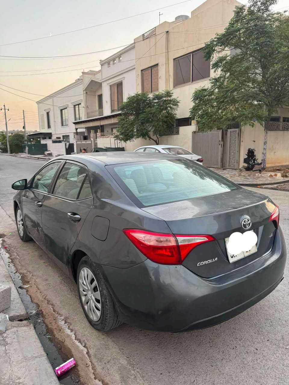 تویوتا کرولا ٢٠١٦
مواسفات LE
گێر و مەکینە تبرید بە شەرت
٤ پارچەی سبوغە پێشی جەمپەکی هەیە
سەقفو سندوقی هەندەک تیزابی پێ کەتیە 
8$ غرامەی لەسەرە
نرخ ٩١ معامله

تويتا كرولا ٢٠١٦
مواصفات LE 
گير و محرك تبرید بشرت
سيارة بيها ٤ قطع سبغ داخلی اکو شوی
سقف و صندوق بيها شوي تيزاب
٨$ غرامة
سعر ٩١ بيها مجال
***********
