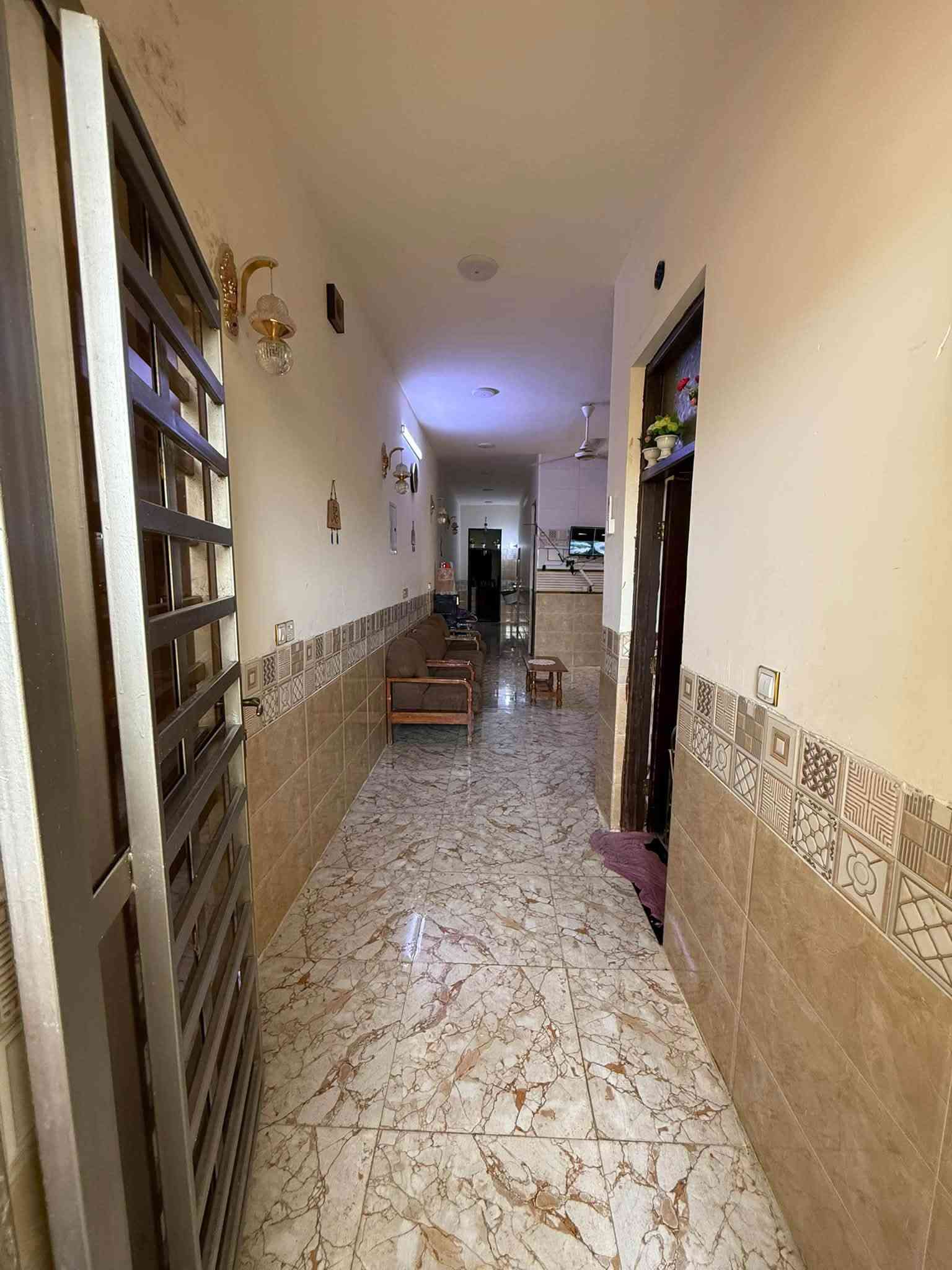 البيت البيع منطقة عداديه التجاره بيت 🏠 حديث بناء 2024  مساحته 142 متر طابق واحد جنس الدار طابو صرف سعره تصل اله رقم غرفتين  نوام بي***********

نص مكتوب في الصور:
- قص