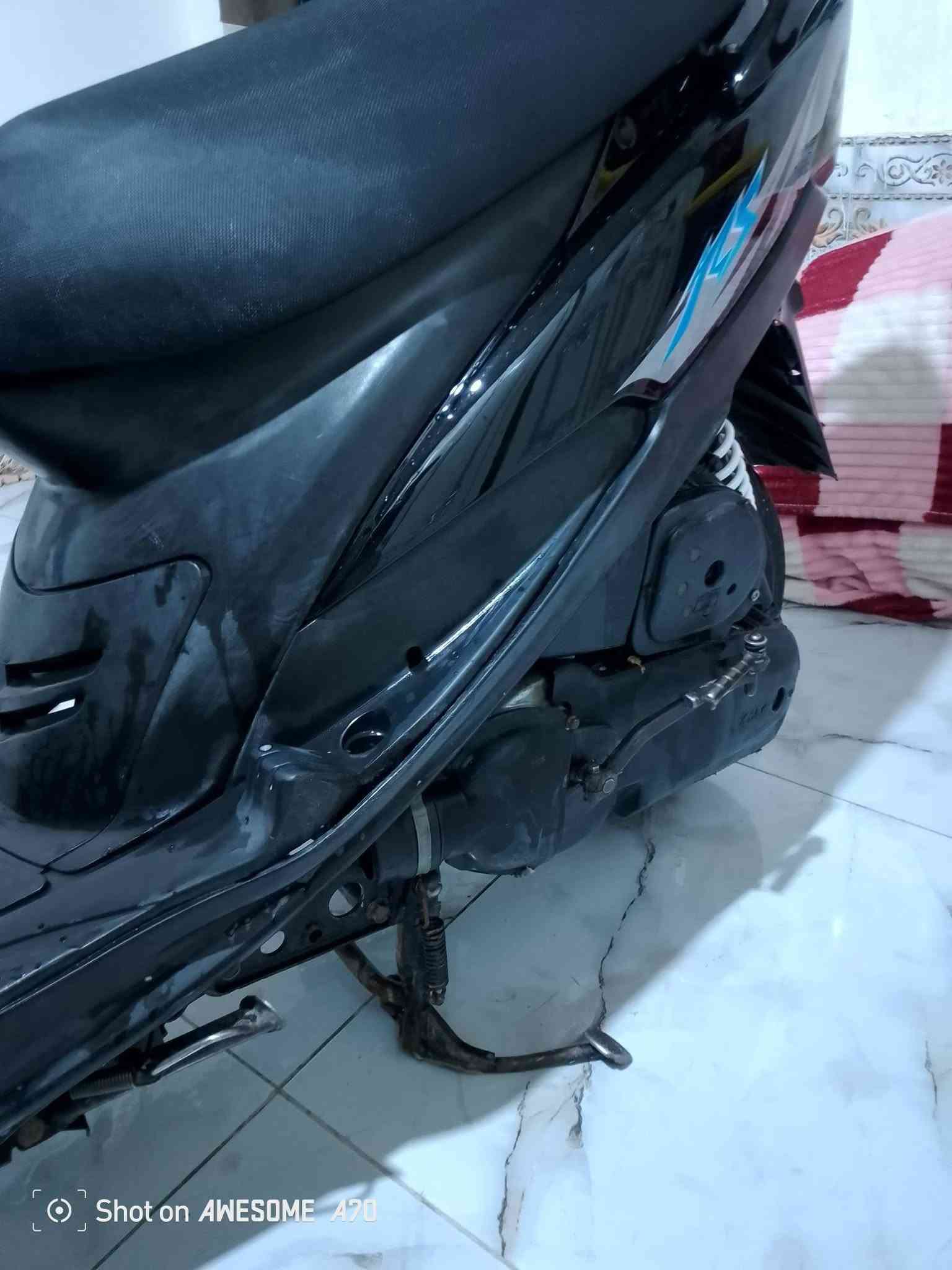 سلام عليكم درجه ماكس عدله البيع دراجه 50بلا مفتوحه ولفات فقط دراجه كهربائيه كله شغاله شلعه ومعدل سلف هندر من الطول الطول شغاله جاهزه من كل الأصناف سعر 600 عنوان ناصرية مركز نتصل وتساب ونتصال فقط ***********

نص مكتوب في الصور:
- Shot on AWESOME A70