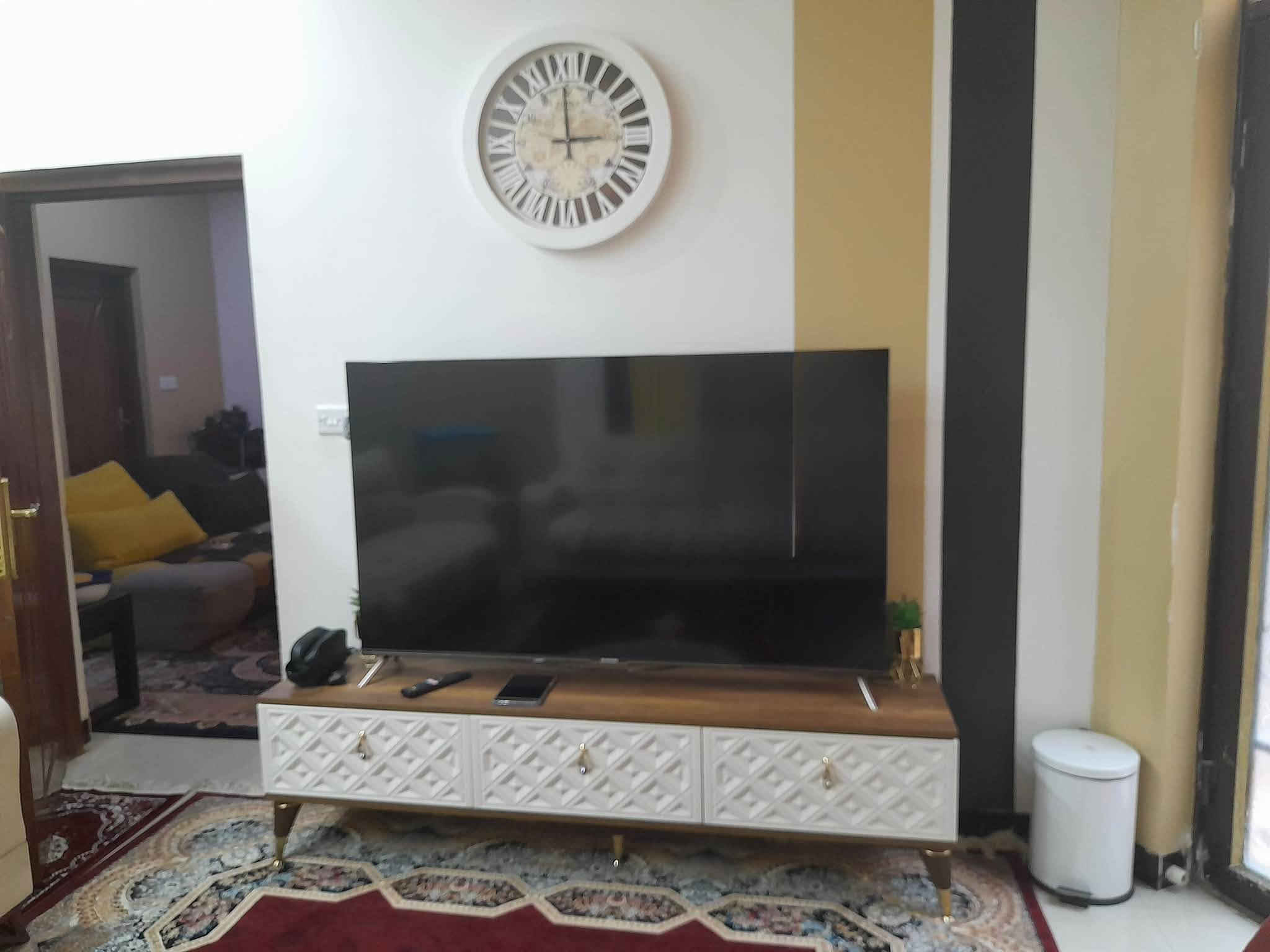 دار للبيع(المربع الذهبي) مساحه ٧٥م مدخلين الطابق الاول صالة وغرفة ومطبخ ومنور وخدمات والطابق الثاني غرفتين نوم وخدمات مع الديكورات المغربيه لجميع الغرف والثالث بيتونة كبيرة وسطح 

 زراعي سند 25ملك صرف مجاور للسكني(قيصريه يعتبر من ضمن السكني) قرب جسر الوقف السني

خدمات كامله بناء حديث درجه اولى٢٠١٣
للتواصل ***********
