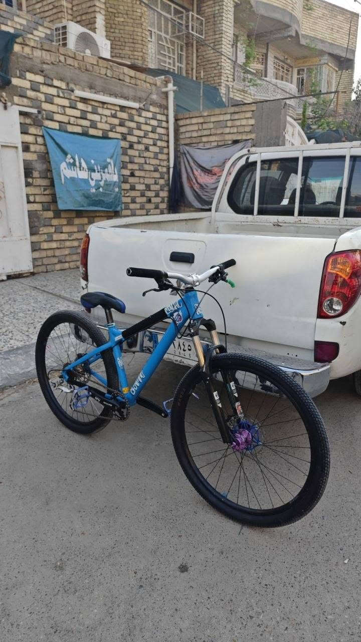 سلام عليكم بايسكل للبيع شركةCOMMENCAL قطعتين بالعراق كلة ومزود على اخر حبة من كل شي والسعر 420وبي مجال الاتصال على الرقم ***********
