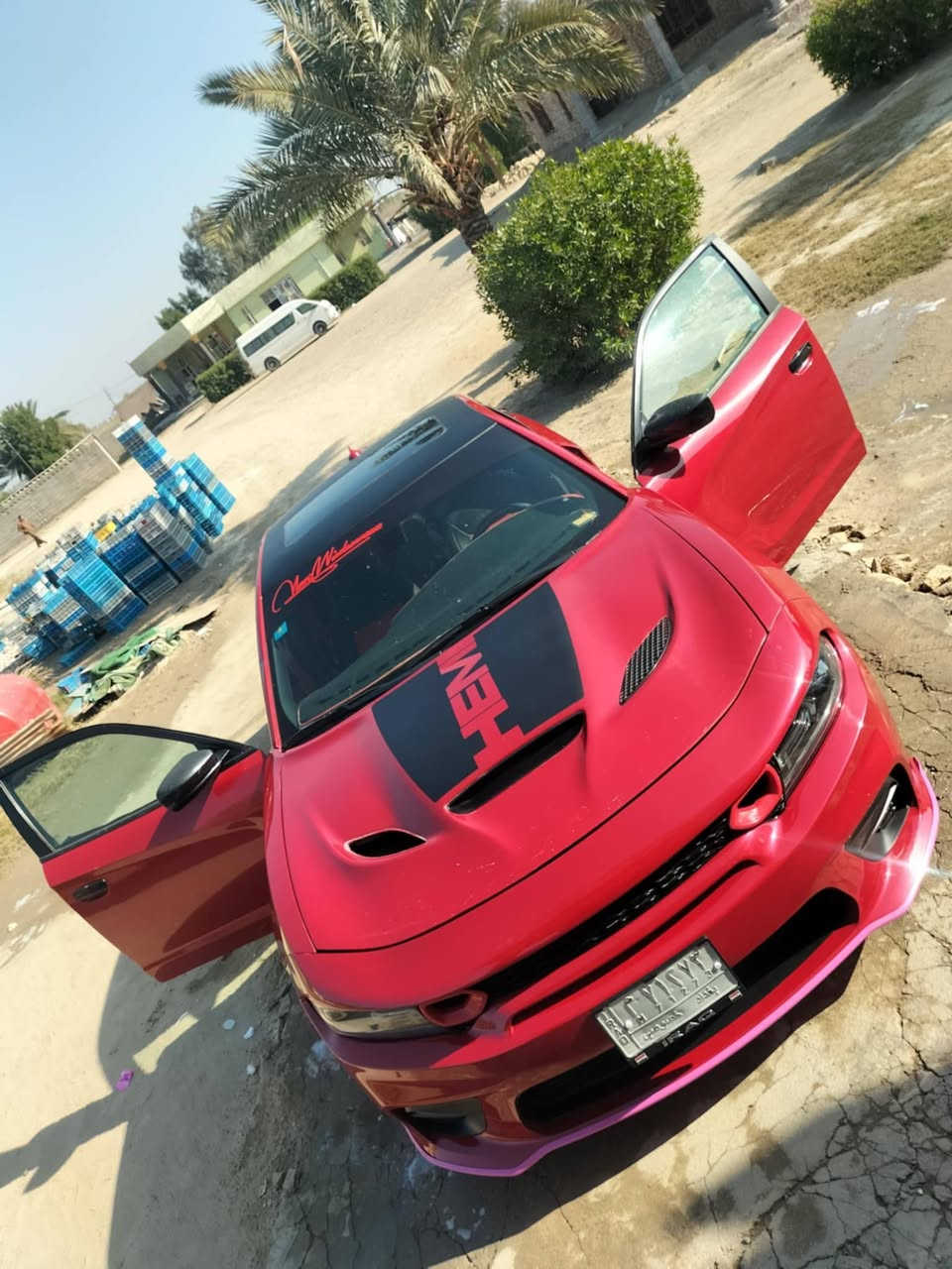 السلام عليكم جارجر للبيع موديل 2015 السياره  SXT بلاص فول مواصفات فتحه شفتات ستيرن شاشه جبيره تشغيل عن بعد  السياره لون احمر  حادث اربع قطع بدون دواخل  محرك 3600 سعر 146  و بيه مجال الرقم ***********
