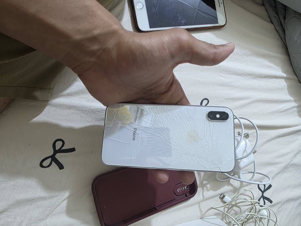 السلام عليكم عندي ايفون للبيع
ايفون 7 بلاس بي فطر بالبلازمه مماثره ع اللمس ابد فقط منفذ الشحن شوي تضغط علي يلا يشحن بس الجهاز شغال ،

وعندي ايفون اكس العادي ذاكره ٢٥٦ فقط الكلاس الضهر مفطر والبطاريه يحتاجلها تبديل لان تفقد شحن والجهاز كلشي مابي فقط هاي الشغلتين 
للمهتم يراسل واتساب بأي سعر يناسبك علق وتعال خاص نتفاهم 
واتساب ***********
