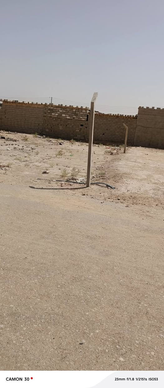 سلام علايكم 
قطعه للبيع عمود ١٣٤
٢٠٠متر
كامله الخدمات ماء كهرباء شارع
بل زراعي 
تبعد عن الشارع العام كيلو ونص
السعر ٤او ربع 
***********
