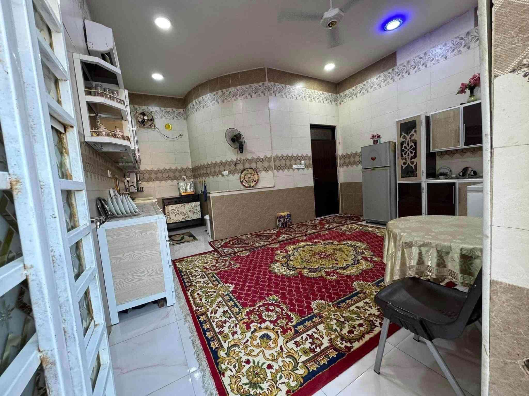 بيت طابو أسهم تحويل بأسم المشتري مساحه 200م
كاع الدبوس مجاور كوت محينه يبعد قليل عن سيطرة ام العباس على الجهه اليمنى قريب جدا للشارع العام 

يبعد عن المدارس 100م ومستشفى قيد الانشاء

السعر 105وبي مجال قليل 

بناء حديث قبل سنتين طابوق كونكريت مسلح رباطات 

يتكون من استقبال وصاله وغرفتين ومطبخ ومجمع صحيات داخليه عدد 2 ومجمع صحيات خارجي ومناور ثنين 

الطابق الثاني يحتوي على صاله 

واتساب *********** علاء بدر

نص مكتوب في الصور:
- علاء بدر للعقار ***********