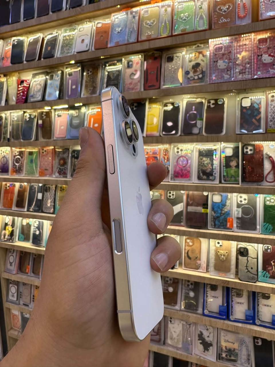 ايفون ١٦ برو • ١٢٨ غ.ب. • بطارية ٩٠٪