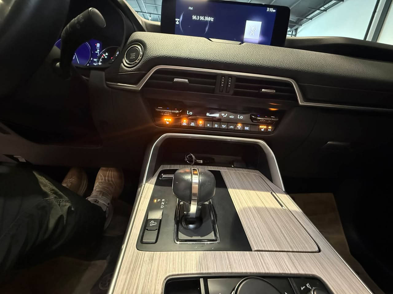 Mazda CX-90 Premium Plus
بێ بۆیاخ بێ ئیرباگ ٢٦٥ گەڵا 
١٧ هەزار مایڵ ڕۆیشتووە 
٦ پستۆنی مایێڵد هایبرێد 
پانۆراما 
کوشنەکانی جلدی سپی و هیتەرە 
٧ نەفەری و کوشن vip
داتاشۆ و شاشەی دیجیتاڵ و شاشەیەکی ١٢ ئینج 
٣ زۆن تەبرید و تەبرید مەرکەزی 
پەردەی بیلادی 
سندوق جەگ 
کامێرا و ٣٦٠ دەرجە ڕادار 
تحدید سورعە و خەتی جادە 
ئاوێنە ڕاداڕ 
٣ مۆد لێخورین 
LED headlights 
سەیارەکی پاک و زۆر جوان مەسەرفی تیا نیە ماشەڵای لێبێ بە وە گێر و مەکینەی بە ضمان 
ڕەسمی سۆنەرکەیم داناوە 
شوێن / سلێمانی 
ژمارەی خاوەنەکەی / واتس ئاپ 

***********

مازدا CX-90 Premium Plus
بدون صبغ، بدون إيرباك، السعر: 265 ورقة ($26,500)
ماشية 17 ألف ميل
6 بستون (مايلد هايبرد)
بانوراما
كوشنات جلد أبيض مع هيتر (تدفئة)
7 راكب وكوشنات VIP
داتا شو، شاشة ديجيتال وشاشة 12 إنش
تبريد 3 زون وتبريد مركزي
برادي بلادية
صندوق جك (كهربائي)
كاميرا 360 درجة ورادار
تحديد سرعة وتحديد مسار (خطي الجادة)
رادار على المرايا
3 مودات قيادة (أنماط قيادة)
أضوية LED أمامي (Headlights)
سيارة نكيفة وحلوة كلش وما بيها أي مصاريف ما شاء الله، ومحرك وجير بشرط الضمان.
صورة السونار مرفقة.
الموقع: السليمانية
رقم صاحب السيارة (واتساب): ***********
