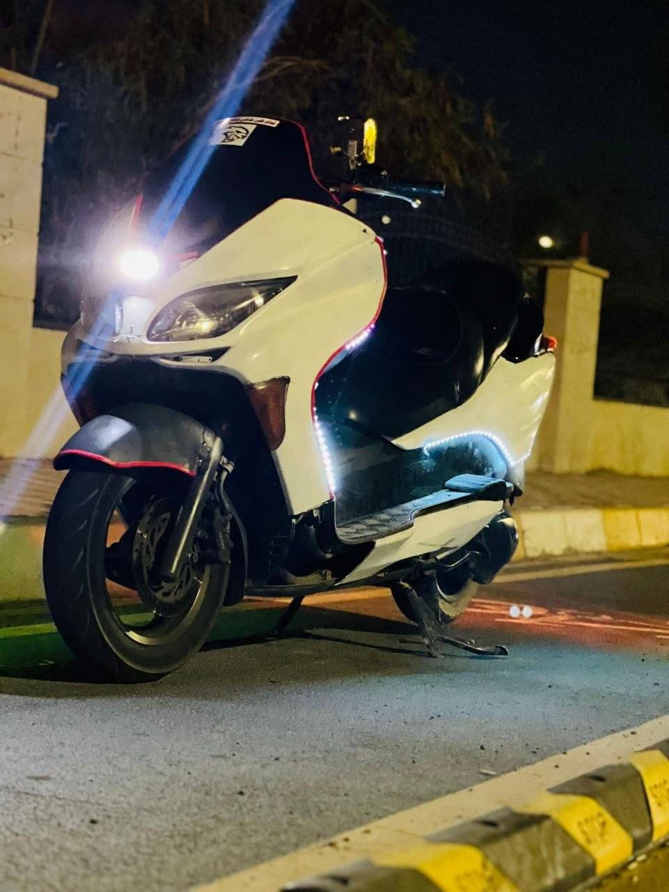 فورزه08كفاله عامه مابيها اي نقص كله شغاله من طارف للطارف وضمان اشاير كلوبات بس الكلوب الامامي نقص فيوز  وبلشرط كل عيب مابيها خرسه لاصرف ولا بخار صوت رعيد تلهب نار فول عليها صالنصه جارجر ادك150كل اسد للبيع فقط سعر850مجال كلش قليل كركوك***********

