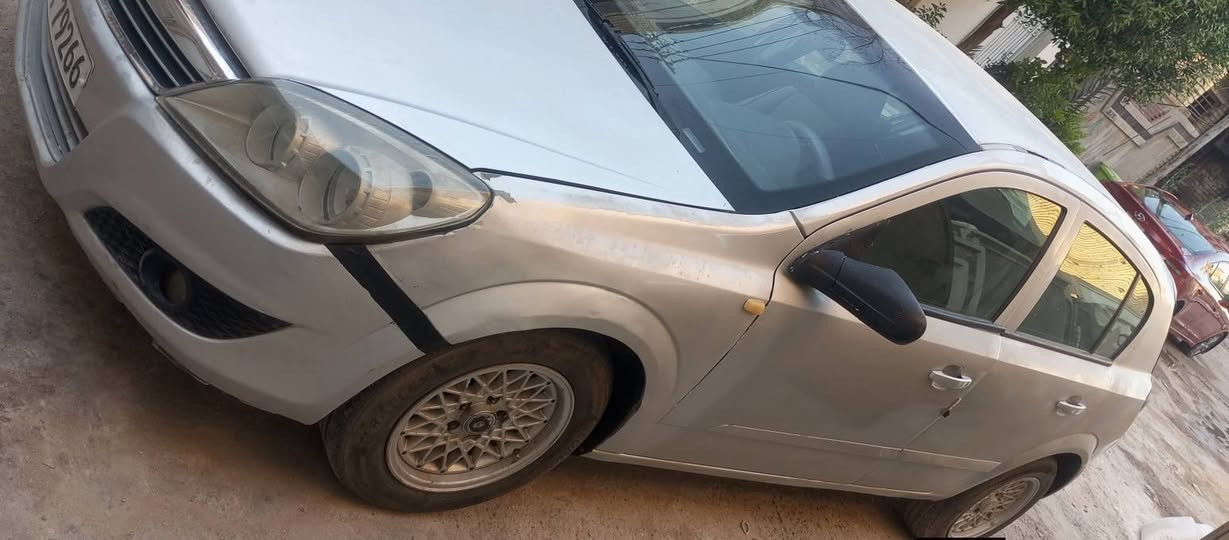 اوبل استرا موديل 2008
كير ومكينه كورلا بيكاجيو 

رقم بغداد بأسمي

بدون صبغ او ضربه 

تبريد يرادله بواري وغاز 

مكاني بغداد الدوره 

سعره 45. او مراوس

***********
