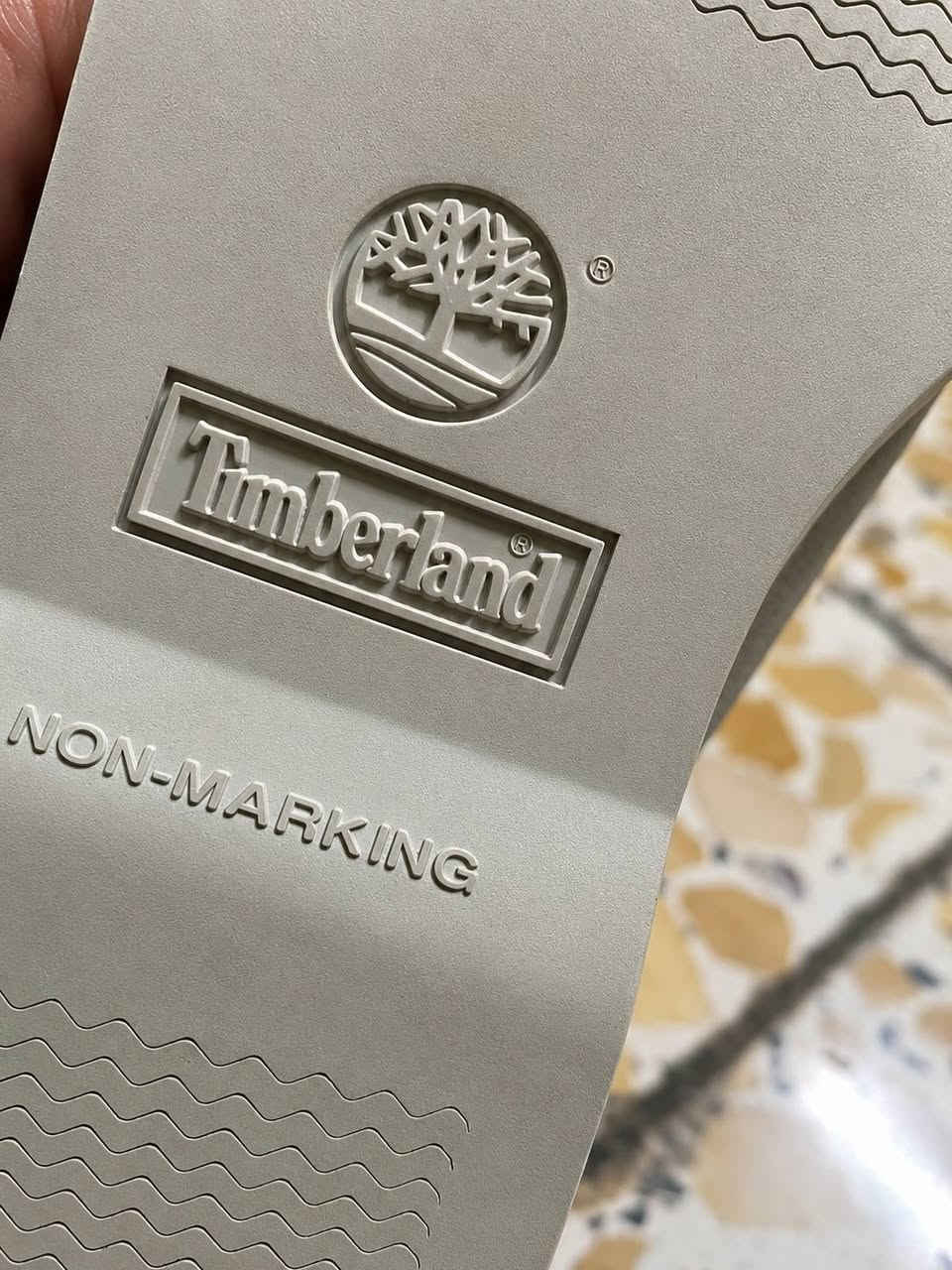 👞 حذاء Timberland رجالي أصلي/ستايل كلاسيك
• الماركة: Timberland – تيمبرلاند
• اللون: بيج / رملي 🤎
• النوع: Boat Shoes – حذاء بحري كلاسيكي
• التصميم: رباط أمامي مع فتحات معدنية
• الخامة: جلد شمواه (Suede)
• النعل: مطاطي ومتين
• مريح ومناسب للطلعات واللبس الكاجوال
• تصميم أنيق وسهل التنسيق مع الجينز والبنطلونات الكاجوال

📏 المقاس: ___44.        نضافه ٩٩٪
💰 السعر: ___40الف 
🚙 التوصيل ــــ مجاني 
📍 الموقع: ___اونلاين

للطلب والاستفسار راسلني خاص 📩***********
