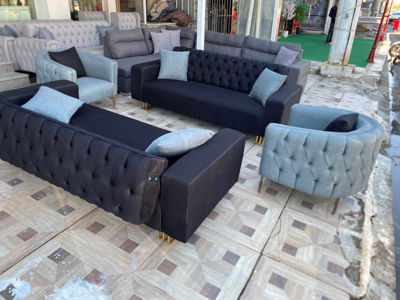 🛋️موبليات لا ماسو 🛋️
عرض خاص سعر :475 الف فقط 
تخم مودرن مستخدم  8 مقاعد - تركي أصلي ظهر سرير 🇹🇷  
✅ خشب زان درجة أولى + قماش كتان   
يتوفر توصيل 🚚 الى جميع محافظات العراق

للحجز الفوري راسلنا واتساب☎️:***********  
📍العنوان اربيل سايدين المنارة مقابل سوق اللنكة الجديد مقابل عمارة F
⏰ يومياً من 10 صباحاً لـ 11 ليلاً
