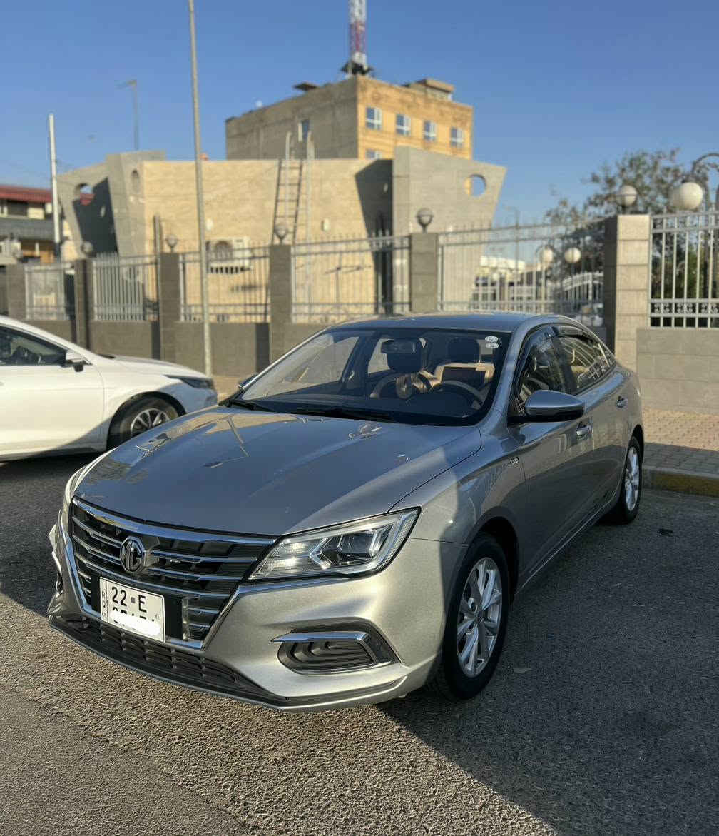 سلام عليكم 
MG5
مۆدێل ٢٠٢٣ مواسەفات Standard
سەیارەکە ٥٤ هەزار کیلۆمەتر رۆیشتووە.  
بێ بۆیاغ بێ تەعدیل تەنها شوختێکی هەیە .
شاشە و کامێرەی بۆ بەستراوە 
تاخم گاعیە و بەرگی کوشنی بیلادی تێگیراوە 
گێر و مەکینە و تەبرید و کارەبایی هەموو مەزبووتە . 
سەنەوی و رەقەم و فەحس و هەززەی  نوێیە و بە ناوی خۆمە بەناوکردن و وەکالە بە شەرت 
سعری ٩٢ وەرەقە و مجال 
لە هەولێرە سەیارەکە......
*********** أربيل, العراق
