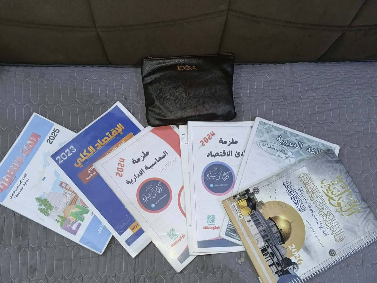 السلام عليكم متوفر ملازم تجاره قسم محاسبه مع دفاتر محاسبيه زياده للملازم السعر 50 وبيها مجال عنوان سيف سعد مقابل مستشفى الكفيل الرقم ***********
