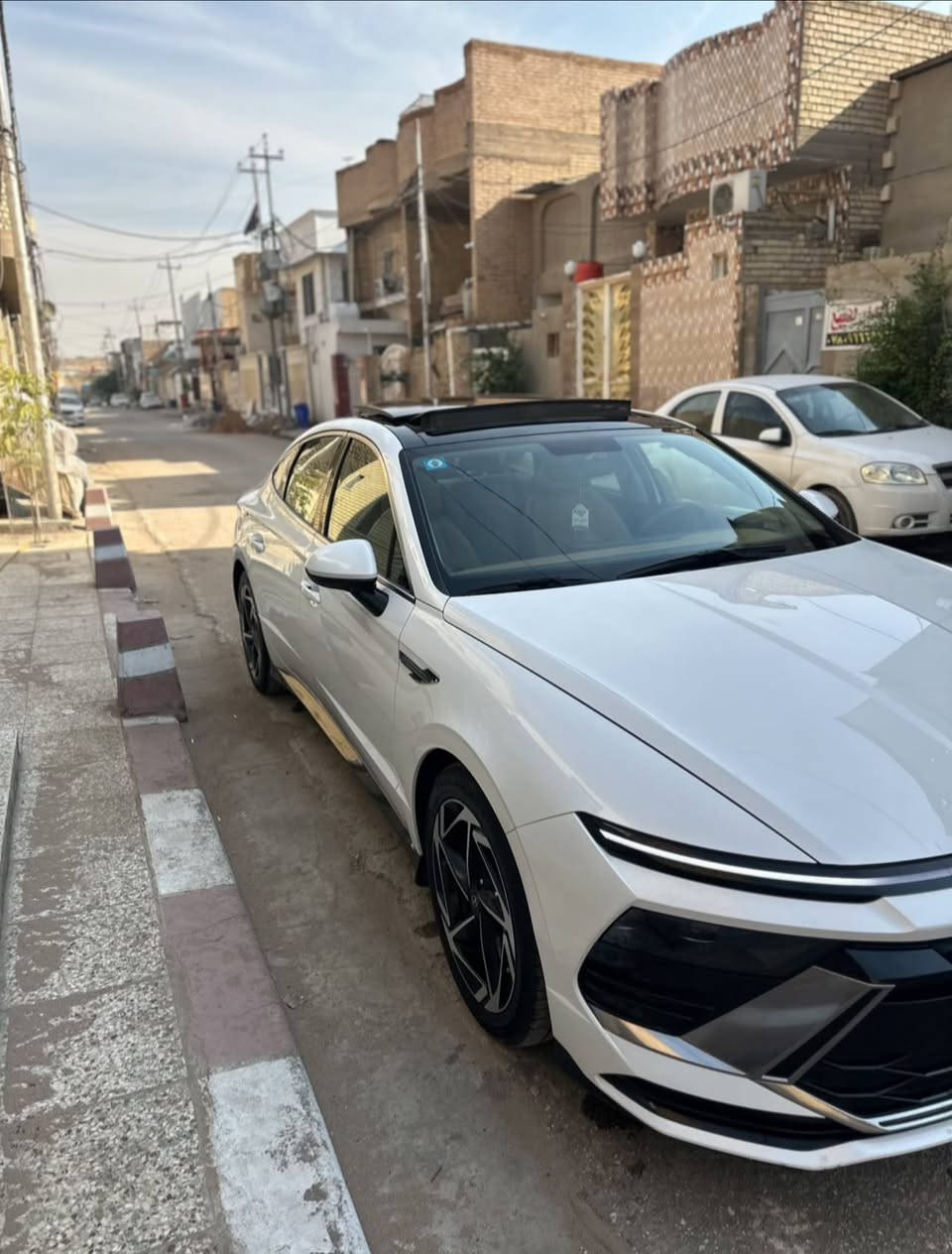السلام عليكم للبيع هونداي سوناتا موديل 2024 خليجي محرك 2500 گير تعليگ 8 نمر فول مواصفات للأخير رقم اربيل بإسم شركة  بيها ملاحظة فقط بارد بسيط  مصلح bdr ما مبين  موضحة في الصور   السعر ب218 مع  مجال بسيط
 للإستفسار *********** مكاني بالنجف
