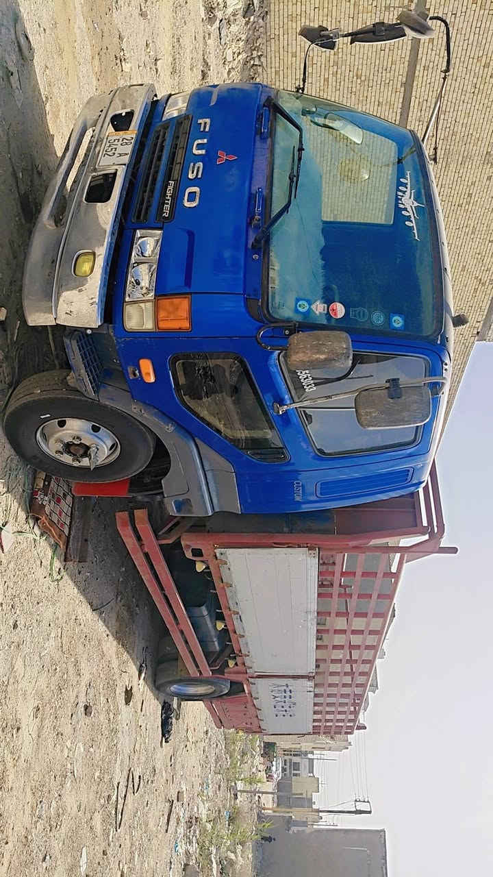 فوسو بزون موديل 96رقم نجف محرك 17مسكر 24ولف ميكانيكي كير برميل تراي السياره خفيف تخم تاير جديد خلفي 19٫5امامي17٫5طول السياره6و40مكفوله كفاله  عامه شاصي عريض بيها باج كرين  حداديه جديده بريك 4وياله توني فاتحهن سياره كبل شغل مكان السياره بغداد الدوره ***********
