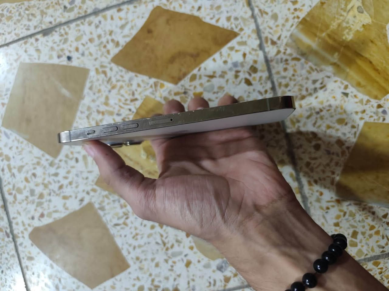 السلام عليكم 13 برو ماكس امريكي بطاريه 87 وذاكره 256
مبدل فقط شاشه والتلفون نضيف متواجد فيس وواتساب *********** مكاني بابل الحله
