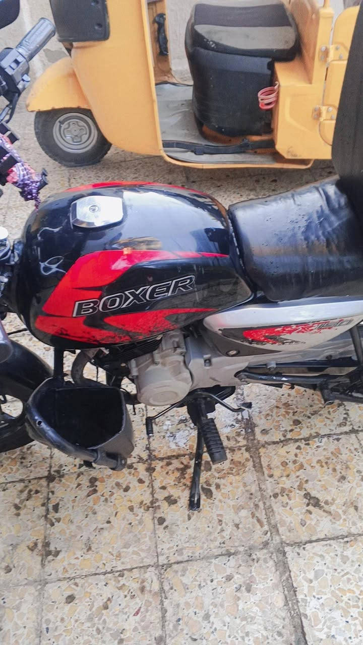 بوكسر موديل 22محسوبه عل 23 
دراجه تخيل ناعمه الله شاهد نكره سلف 
مفتوحه مرا وحده وبعدها بضمان التجفيت شركه
سعر 2٫400
ثنين وربعميه وبيها مجال تجي ما ترجع فارغ 

مرقمه رقم نجف مشروع وطني تحويل ثاني يوم 
غراض 
زنون بومه زوج 
تايرات زوج جديد
درع ابو الجنط 
واقيات لكزز 
تجوه 
كهربائيات كلها شغاله من اللايت الخلفي لحد الايت الامامي 
بغداد البياع تقاطع درويش ***********
