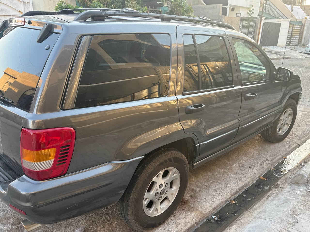 جيب لاريدو موديل 2000 سيارة نظيفة على ابلادي شرط محرك مامفتوح بدون ورقة بنزين رايدها ب70 وبيها مجال اتصال وتدالل *********** كركوك, العراق
