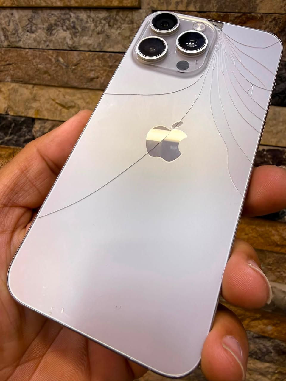 آيفون 15pro max 

مكاني بغداد 

الجهاز مثل ما بل صور بي كسر بل ظهر  

بطاريه 84

 
 900 الف مكاني بغداد 

التواصل واتساب ***********
