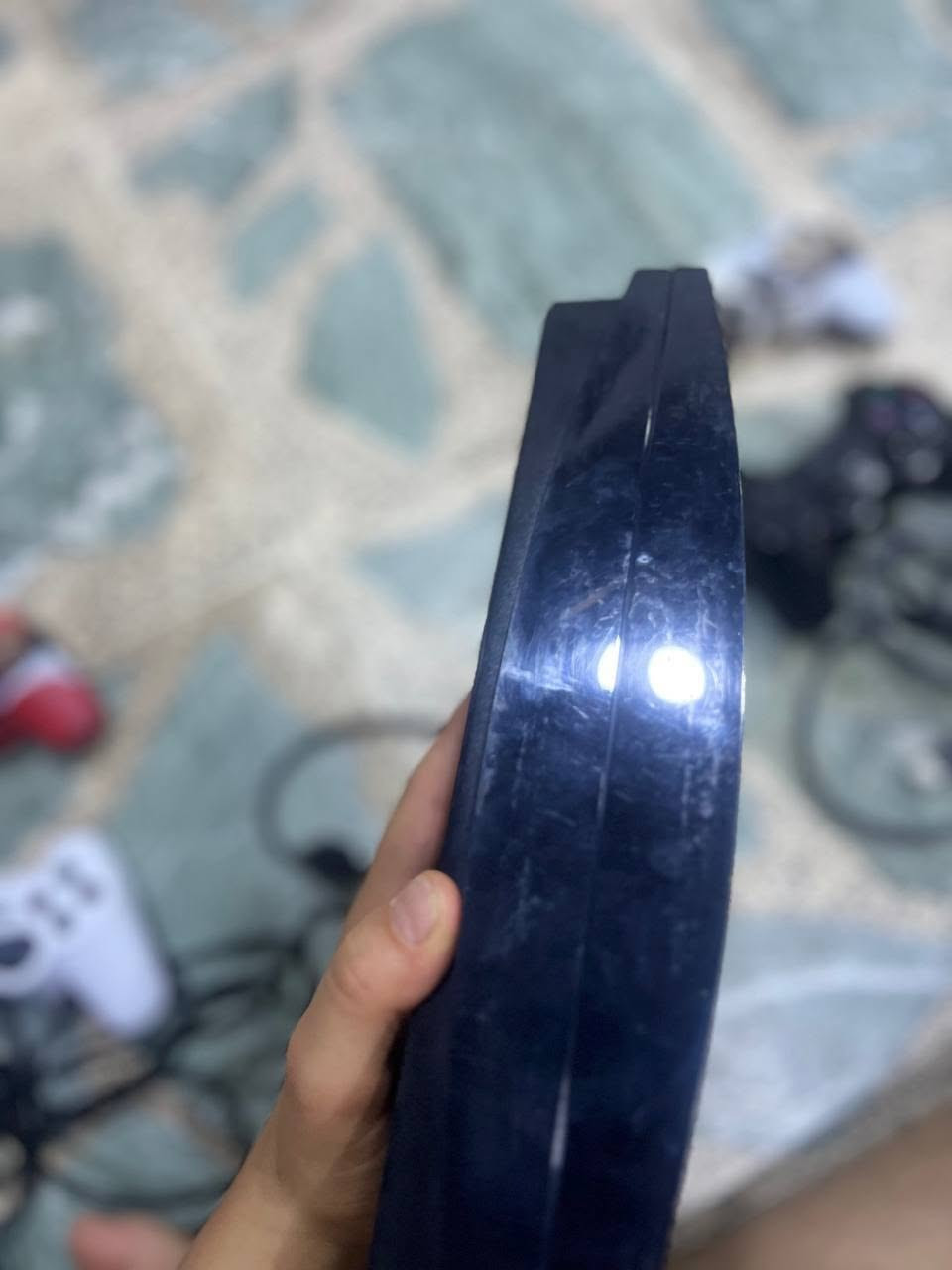 عندي  ابلي 3 سلم مهكر مستخدم نظيف جدا للبيع معه كل ملحقاته+ كارتون+ جوستكات+ عدد+ 2 مغلفات+ كيبل شاحن السعر 120 وبي مجال الاستفسار على الرقم الموجود *********** وموجود مازنجر
