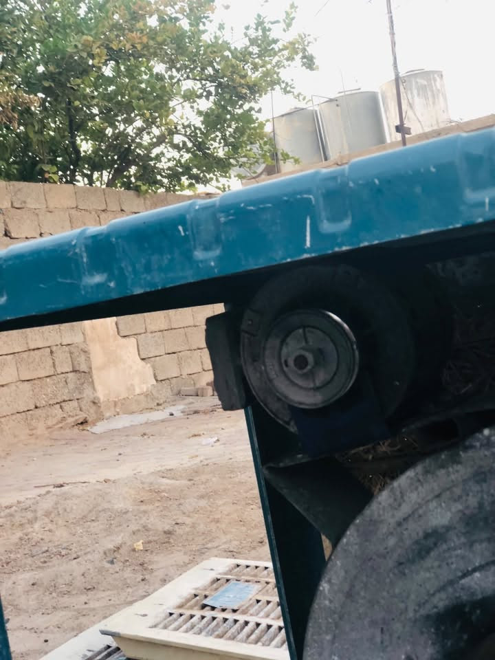 چنبر مال لفات او اكلات هم يصير او كذلك ميز لهلل  مخابز يرهم. للبيع سعر ٦٠ بي مجال شي 

مبرده ماطور محترك  سعر ٤٠. مجال شي قليل ماطور نحاس. كشر نضيف. رقم ***********. موجود خاص

