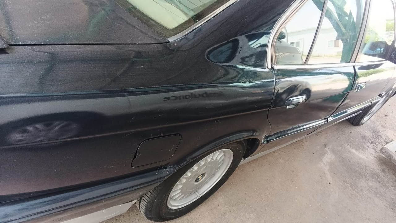 Bmw موديل 1992رقم بصره بسمي هزه وسنويه جديده سياره جاهزه وحلوه مصبوغه جماليه فرن مكفوله من الضربه كهربائيات كلها شغاله تخم تاير جديد محرك وكير كفاله غرفه جديده نظيفه تنته شغاله لايت زنون السعر 48 وبيها مجال للشراي تجي تشوف بعينك مكفوله ضربه وكص ونقل 
مكاني بصره ابو صخير 
.ملاحظه اني مكلف بالنشر اتواصل ويه رقم راعيها ومايقصر 
*********** البصرة, العراق
