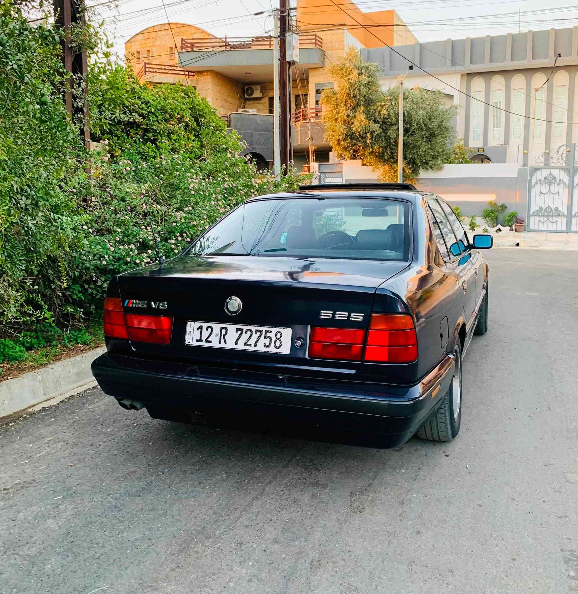 ‏ BMW 525i 1994
گير اوتوماتيك
تبريد قطعتين 
سلايت كهرب
داخل جلد
جامات امامي كهرب 
شاشة + كاميرة
صبغ فقط بدون حادث
رقم نينوى حديث
 ***********
 ***********
