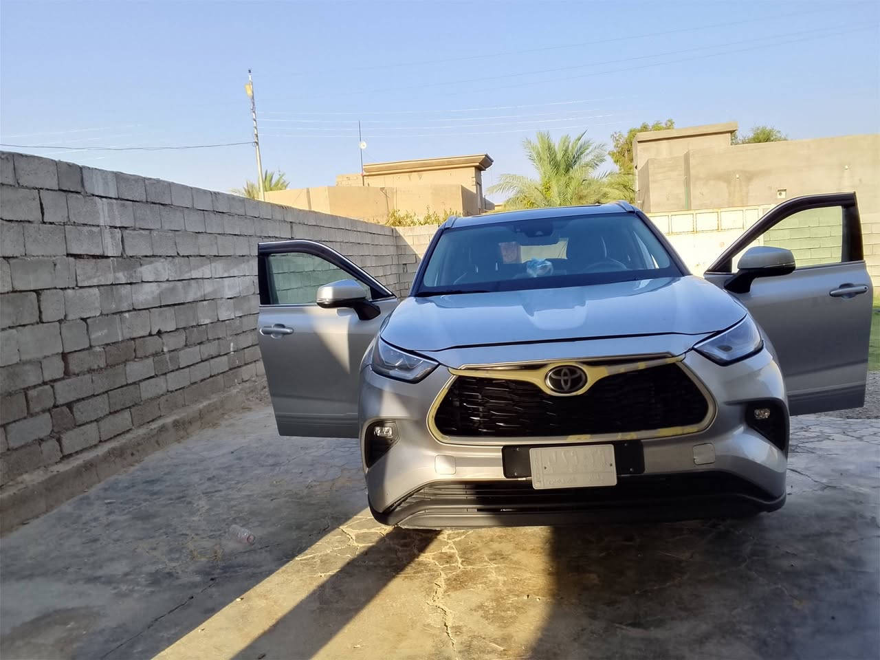للبيع هايلندر موديل 2022 محرك 6سلندر 7راكب مقاعد  جلد بنزين  السعر 250وبيه مجال التواصل على الرقم ***********واتساب 