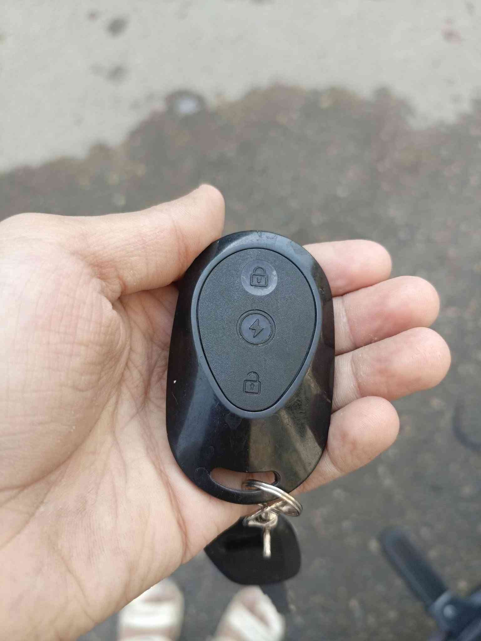 دراجه شحن الريان حجم 14 جديده مستخدمه 20 يوم دراجه كامله سوجين وبصمه السعر 370 الف وبيه مجال الرقم ***********
