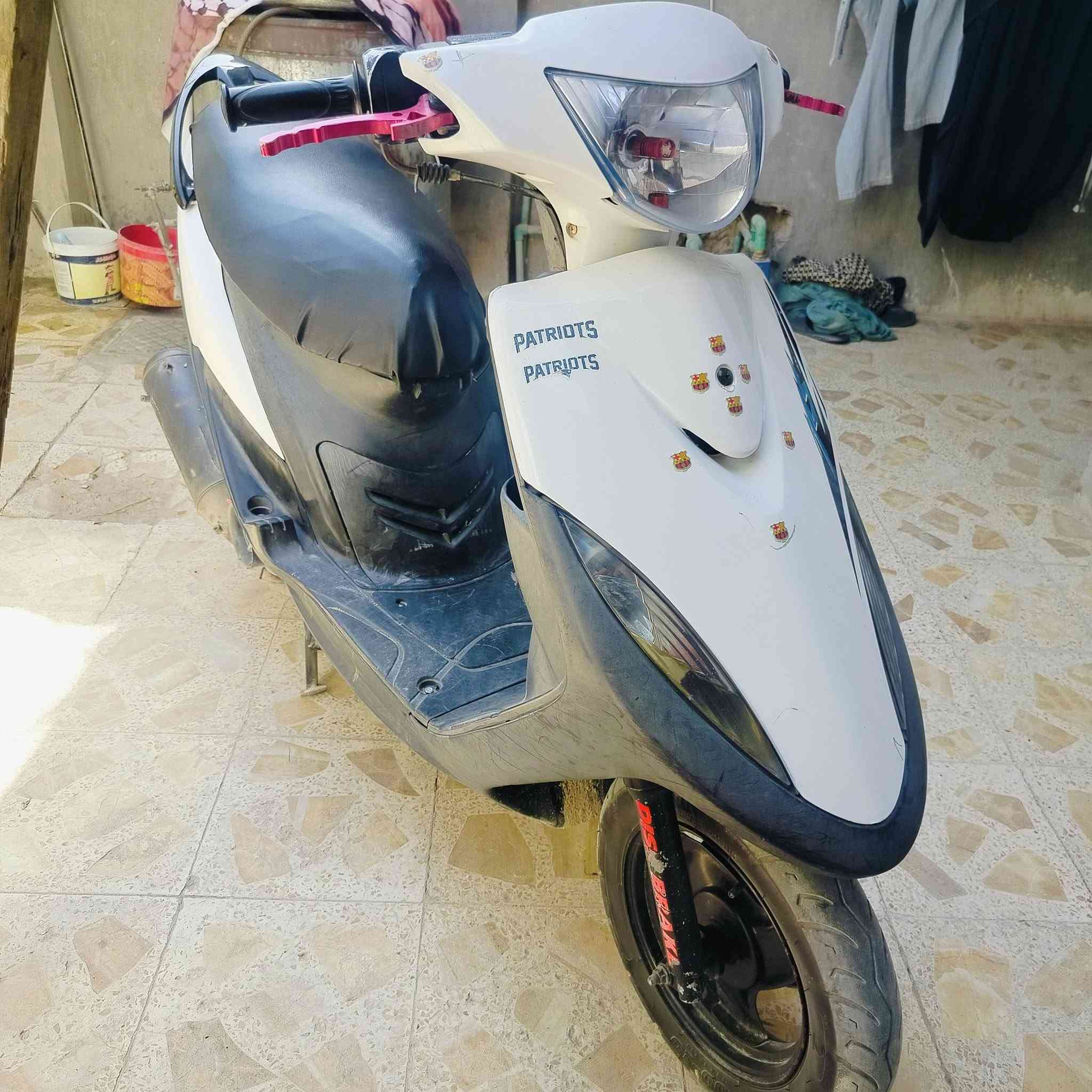 سلام عليكم ماكس عدله للبيع بوشه 49 نضافه وتخبل ومكينته نضيفه وما مفتوح بيه برغي دراجه مابيه  كل نقص  بس برغيه مال صره مال دهن مسولك يرادله تبديل بس والكفرات تجاري وبيه تك ويل خلفي رياضي دراجه حلوه رقم (***********) وبي واتساب سعره 600 قفل لا تعبني ولا اتعبك مكاني نجف
