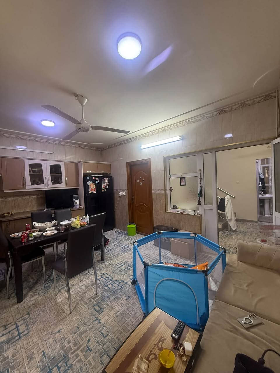 🏠دار بناء حديث 2016
   موقع مميز للبيع 
~~~~~~~~~~~
البيت فول فول✔️✔️
دبل جام المنيوم✔️
~~~~~~~~~~~
طابو ملك صرف✏️📋
~~~~~~~~~~~
📐المساحه:250م
📐الواجهة :-١٢.٥
~~~~~~~~~~~
📍الموقع :-حي الواسطي قرب تكية عواد 
~~~~~~~~~~~
💸السعر :علق تم يوصل السعر
~~~~~~~~~~~
يحتوي الطابق الاول على:-
كراج +مطبخ+استقبال
غرفة نوم +صحيات 

الطابق الثاني غرفتين نوم وهول وصحياة 
~~~~~~~~~~~

~~~~~~~~~~~
~~~~~~~~~~~
للاستفسار اكثر الاتصال على
***********📱
~~~~~~~~~~~
نستقبل جميع العروض 
🏠السكنيه  🏛️التجاريه
مكتب عدن بدايه سايدين عدن مقابل مجمع جوهره
