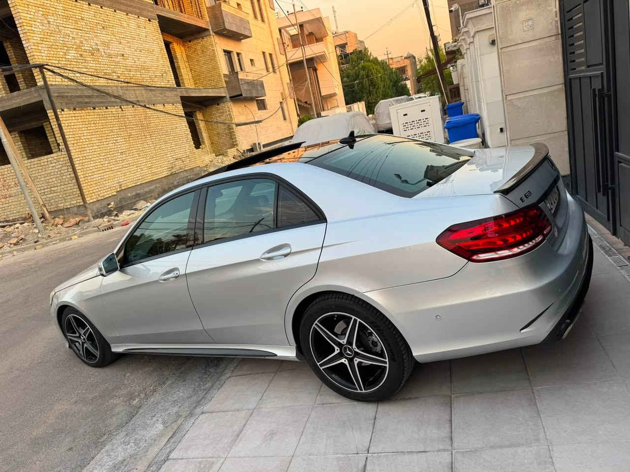 السلام عليكم
مرسيدس e350 2016

السيارة فول مواصفات

 

بانوراما

كشنات جلد

كشنات كهرباء

كشنات خزن ميموري

بردة خلفية

تدفئة كشنات

ستيرن كهرباء

حساسات امامي وخلفي

مري شفط

سماعات هارمن كاردون

كت كامل مع بنيد مال e63

وبعد بيها هواي مواصفات

ماشية ٩٦ الف

السعر ١٨٠ وبي مجال

حادث السيارة جاملغ وبنيد بدون ايرباك

مكان السيارة بغداد المنصور

***********
