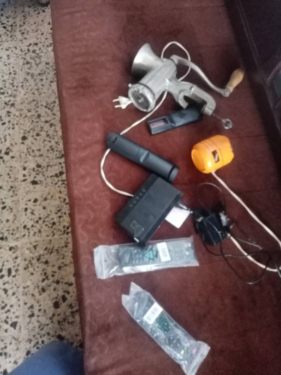 تلفزيون ملون سيدي ٣٥الف مسجل راديوستريو٣٠الف مثرامه قديمه ١٥الف ستلايت كارت ١٥ألف ***********ابوسحر الظلوعيه
