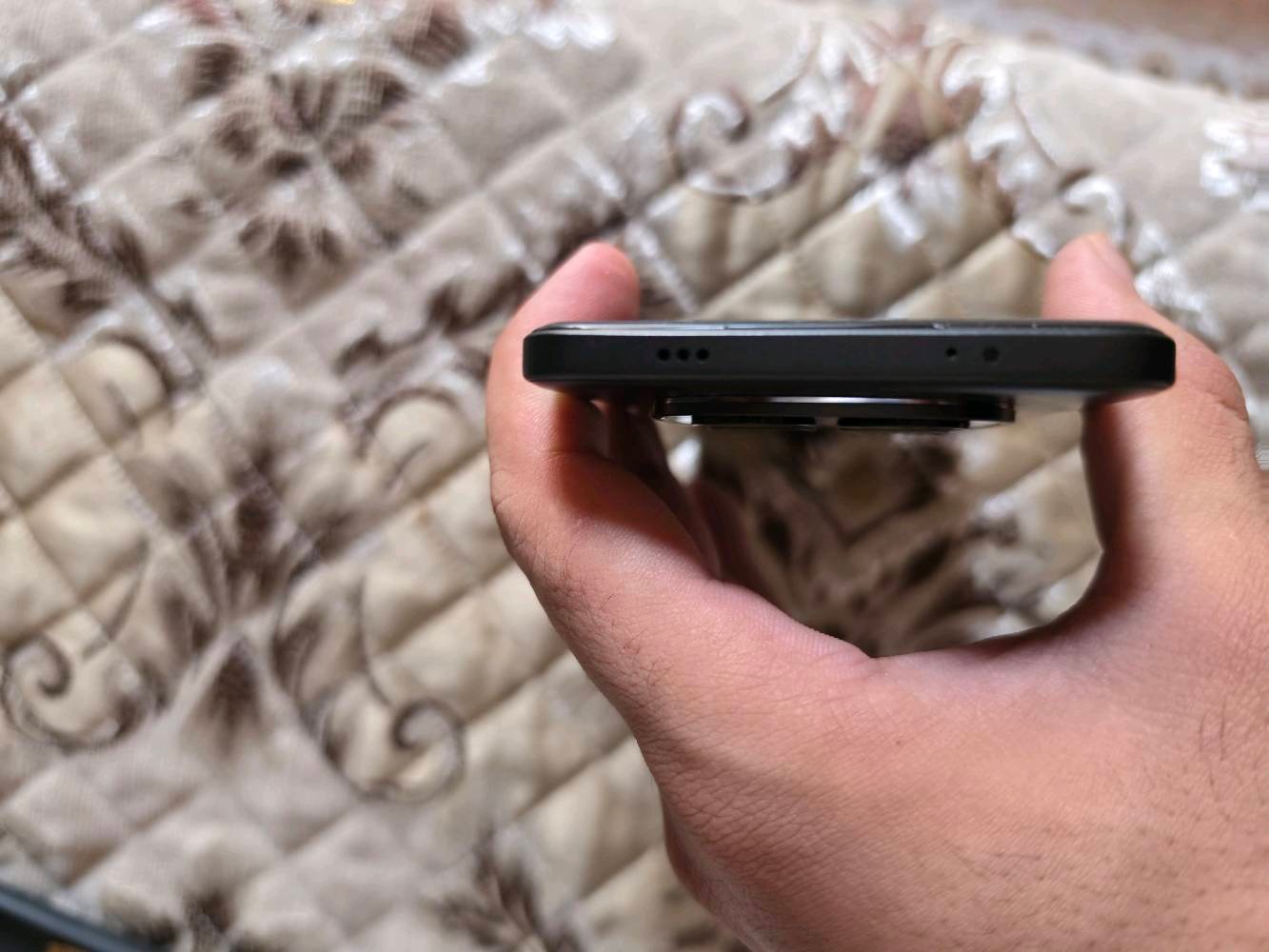 ريدمي نوت 15 برو فور جي 

فقط مفتوح من الكارتون 
ذاكرة 256 رام 8+8 
ببجي 90 فريم 
الملحقات ( شاحن راس شاحن كفر سيليكون جميل لاسق شاشة حماية ) 
كاميرا 200 ميكابكسل 
تصوير فيديو FHD 60 فريم
متوفر توصيل كافة محافضات العراق 
السعر 390 الف قابل للتفاوض  (سعر الجديد حاليا 410 الف ) 
ضمان 18 شهر على السوفت وير والهارد وير 
جهاز مقاوم للماء والغبار بمعيار IP69 اسطوري ✨ 
سبب البيع ( اريد اشتري S26 الترا ) 
ايام الاستخدام ( 3 ايام فقط) 
*********** واتساب 
*********** واتساب واتصال