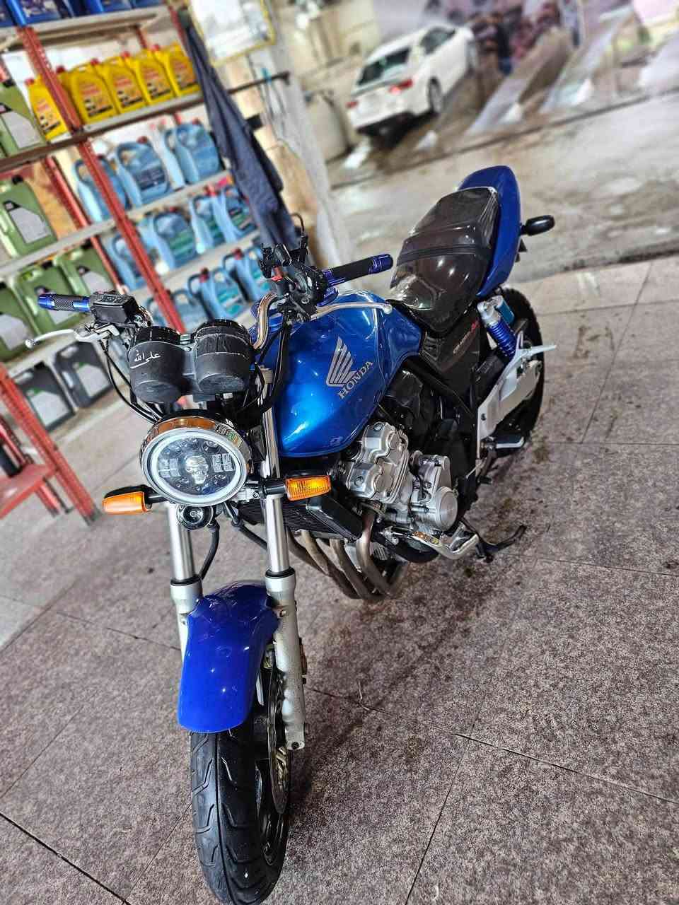 سلام عليكم cb400 نوزل جيل ثاني 2010 كفاله عامه اوراقه مكاتبه ومنفيس بدون رقم سعر خاص مكاني كربلاء وهذا رقمي *********** او استفسار خاص وشكرا🌹
